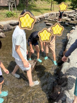 やまめのつかみ取りに挑戦！🐟